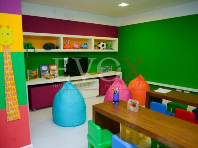 Imperdível oportunidade no coração do bairro Moinhos de Vento! Apresentamos um magnífico apartamen