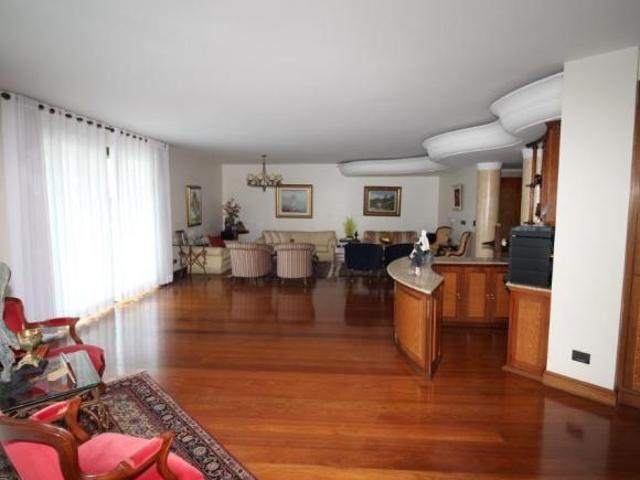 Imperdível: Apartamento à venda em Belo Horizonte MG, bairro Lourdes. 4 quartos, 4 suítes, 3 salas