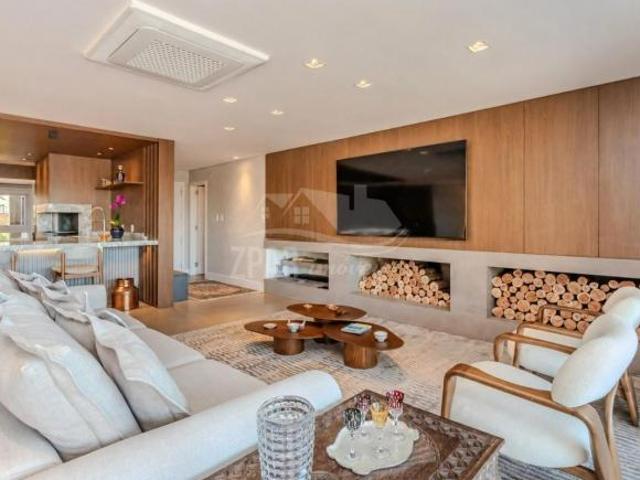 Imperdível apartamento de alto padrão com 3 suítes e 4 vagas na Vila Assunção, Porto Alegre RS!