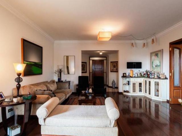 Versátil apartamento para venda em Moema com 4 quartos, sendo 3 suítes, 222m² kathrincoaracy#C2MTL
