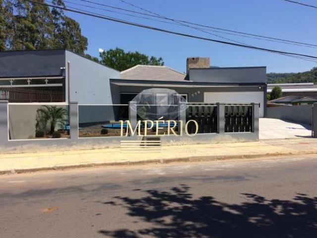 Imperdível casa à venda em Três Coroas RS, bairro Vila Nova! 3 quartos, 1 suíte, 1 sala, 2 banheiros