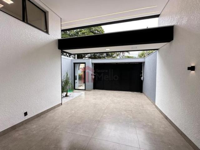 Imperdível: Casa à venda em Umuarama PR, Zona II, 3 quartos, 1 suíte, 3 banheiros, 3 vagas, 184m². V