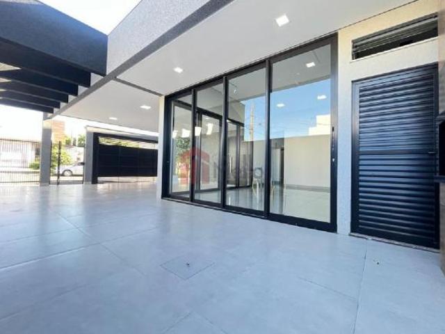 Imperdível: Casa à venda em Umuarama PR, no Jardim São Francisco, com 3 quartos, 1 suíte, 1 sala, 2