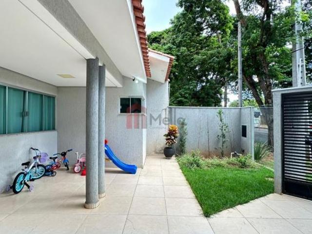 Imperdível oportunidade de adquirir uma casa de alto padrão em Umuarama PR, Jardim Petrópolis: 3 qua