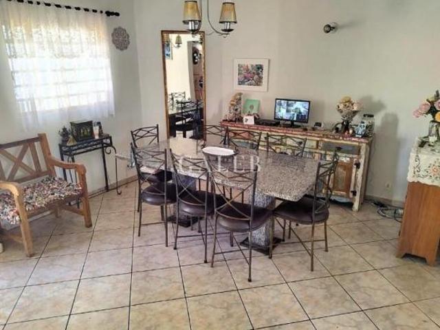 Imperdível casa à venda em Atibaia SP, Jardim Maristela: 4 quartos, 1 suíte, 2 salas, 3 vagas de gar
