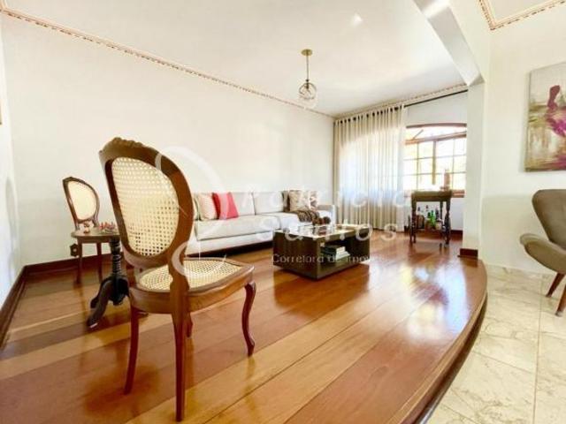 Imperdível Casa à Venda em Bragança Paulista SP, Santa Terezinha: 2 Quartos, 2 Suítes, 3 Salas, 4 Ba