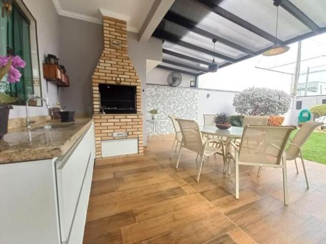 Imperdível casa à venda em Indaiatuba SP no Jardim Esplanada: 4 quartos, 4 suítes, 2 salas, 5 banhei