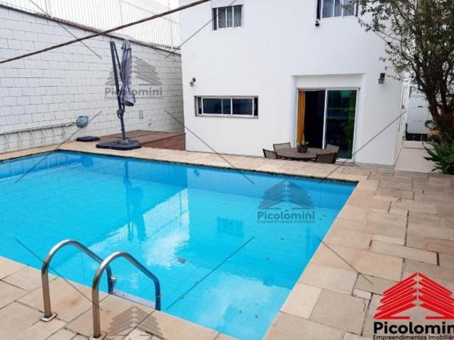 Imperdível! Casa à venda em São Caetano do Sul SP, bairro Cerâmica. 3 quartos, 3 suítes, 3 salas, 6