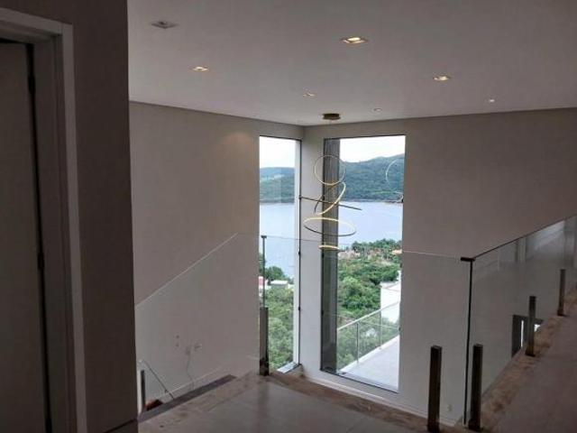 Imperdível: Casa à venda no Centro de Capitólio MG com 8 quartos, 8 suítes e 650,00m² de área!
