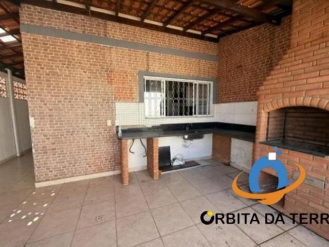 Imperdível casa à venda no Jardim Santarém em São José dos Campos SP. 3 quartos, 1 suíte, 3 banheiro