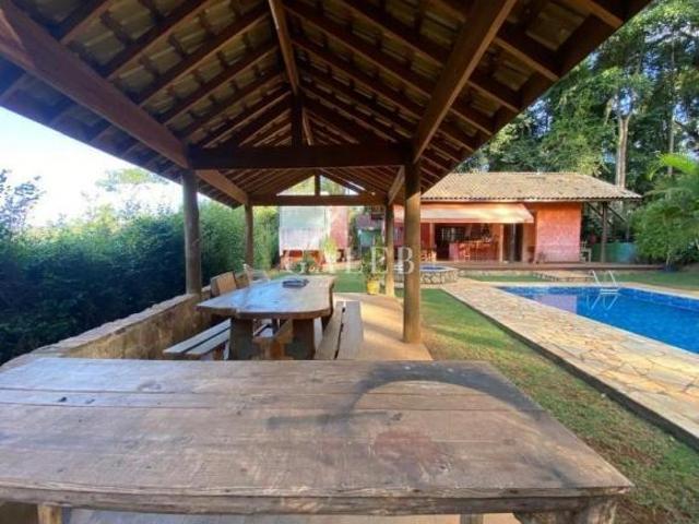 Imperdível! Casa dos sonhos em condomínio fechado! 3000m2 de terreno, 04 dormitórios, área gourmet c