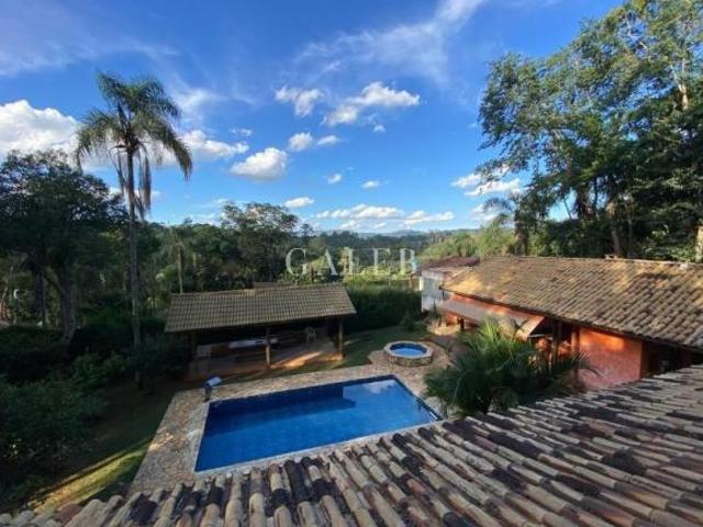 Imperdível! Casa dos sonhos em condomínio fechado! 3000m2 de terreno, 04 dormitórios, área gourmet c