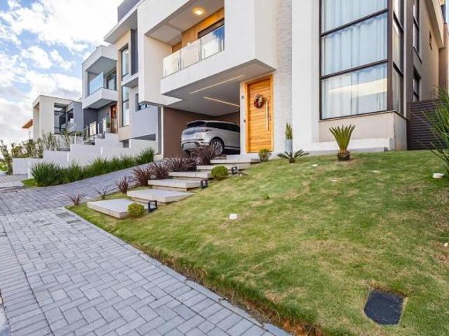 Imperdível Casa em Condomínio à Venda Royal Santa Felicidade: 5 quartos sendo 3 suítes, 331,45m²!