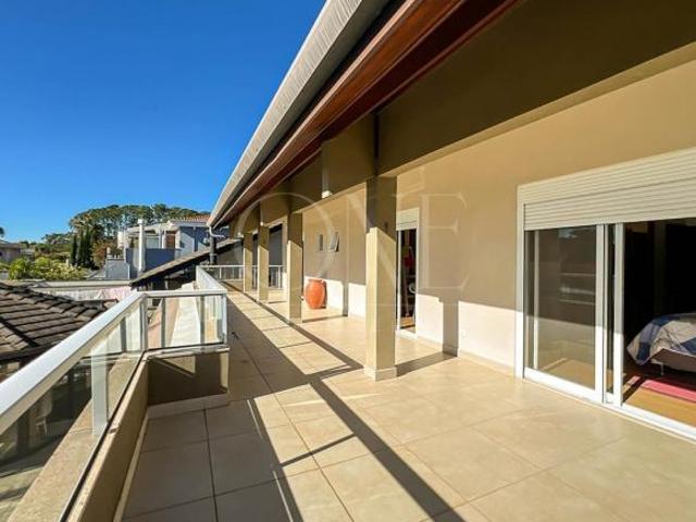 Versátil casa em condomínio para venda em Alphaville com 4 quartos, sendo 4 suítes, 404m² ritaclet