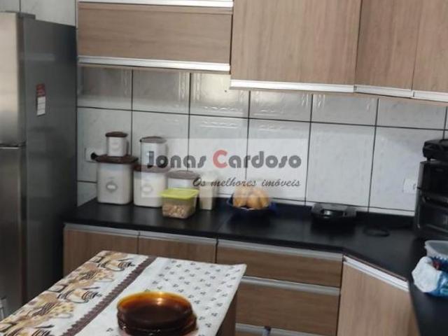 Imperdível sobrado à venda no Jardim Layr em Mogi das Cruzes. Com 3 quartos 1 suíte, 5 vagas, edíc
