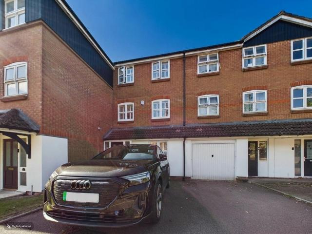 Imperial Way, Hemel Hempstead, HP3 9FJ 4 bed townhouse to rent £3,000 pcm £692 pw