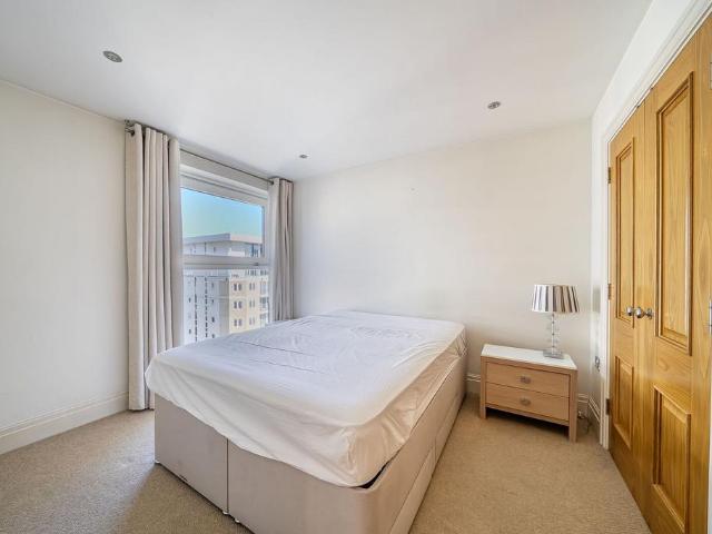 Imperial Wharf, London, SW6 2 bed flat to rent £5,200 pcm £1,200 pw