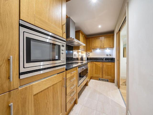 Imperial Wharf, London, SW6 2 bed flat to rent £5,200 pcm £1,200 pw