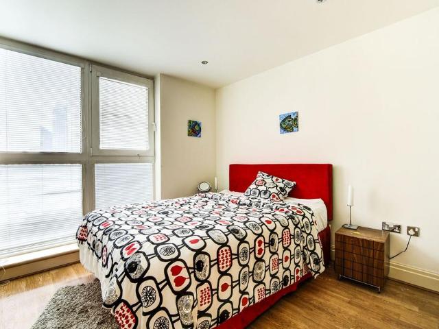 Imperial Wharf, London, SW6 2 bed flat to rent £3,467 pcm £800 pw