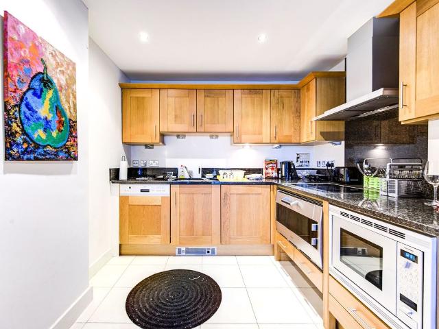 Imperial Wharf, London SW6, 2 bed flat to rent, £3,467 pcm | PrimeLocation