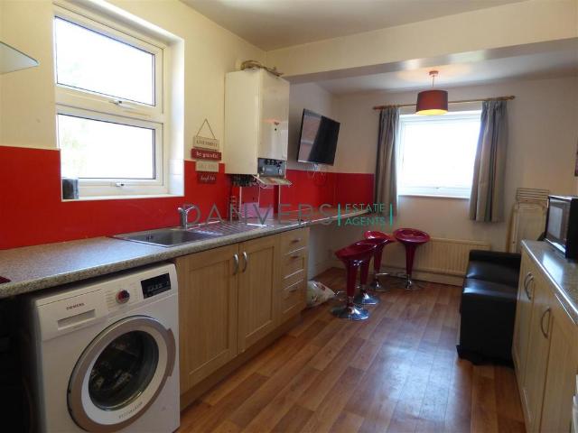 Imperial Avenue, Leicester LE3 4 bed property to rent £1,387 pcm £320 pw