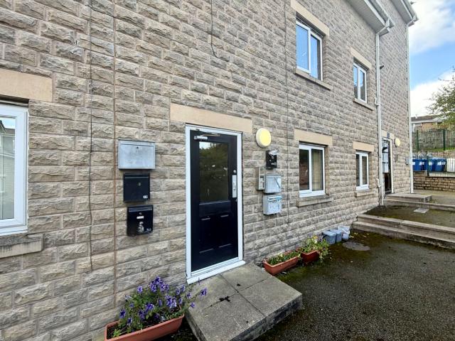 Imperial Court, Burnley BB12, 2 bed flat to rent, £575 pcm | PrimeLocation