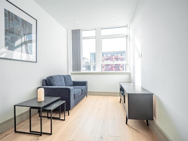 Imperial Drive, Harrow | London HA2 1 bed apartment to rent £1,400 pcm £323 pw