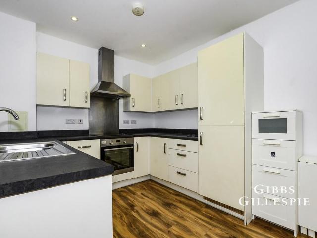 Imperial Drive, Harrow, HA2 1 bed flat to rent £1,400 pcm £323 pw