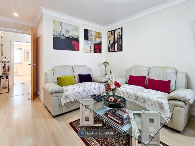 Imperial Drive, Harrow HA2, 2 bed flat to rent, £2,100 pcm | PrimeLocation
