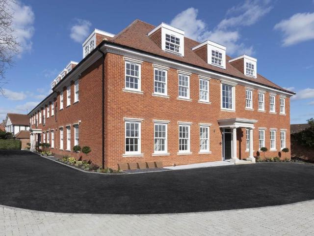 Imperial Heights, Manor Road, Chigwell 2 bed flat to rent £2,250 pcm £519 pw