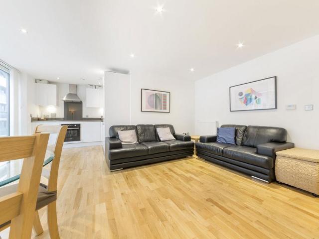 Imperial Mansions, Greenwich SE10 3 bed flat to rent £3,000 pcm £692 pw