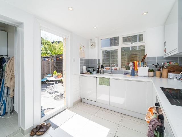 Imperial Road, Wood Green, London N22, 2 bed flat to rent, £2,000 pcm | PrimeLocation