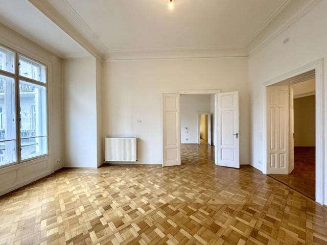 Imperiales Wohnen im Stilaltbau! 5 Zimmer, 245 m², 4 Meter Decken und zwei Terrassen!