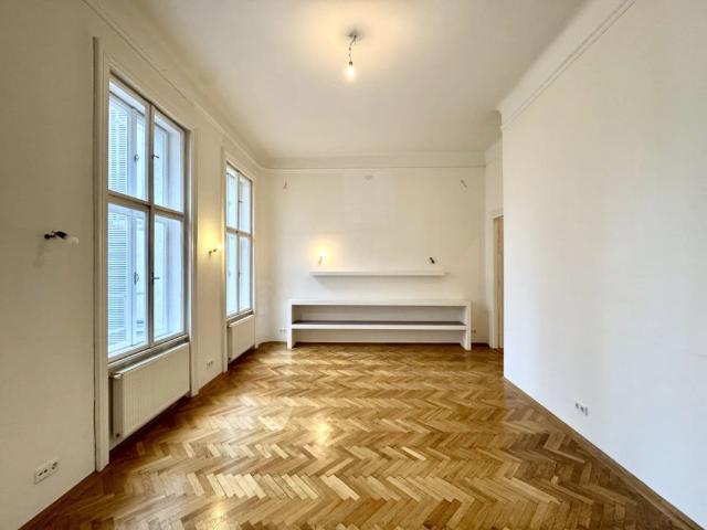 Imperiales Wohnen im Stilaltbau! 5 Zimmer, 245 m², 4 Meter Decken und zwei Terrassen!