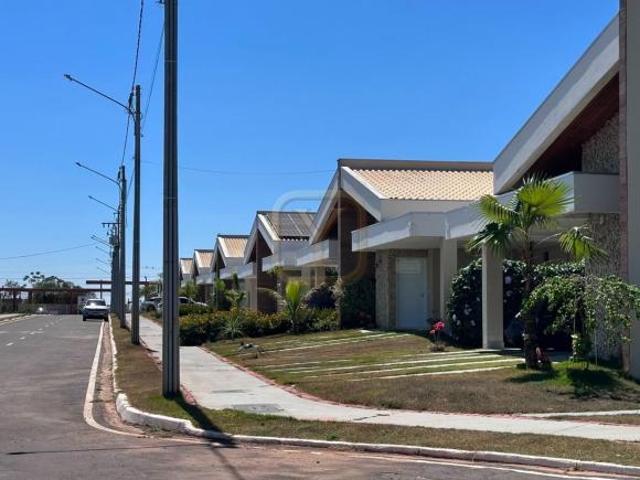 Imponente Casa à Venda em Chapada dos Guimarães MT, 03 Quartos, 01 Suíte, 02 Salas, 03 Vagas de Gara