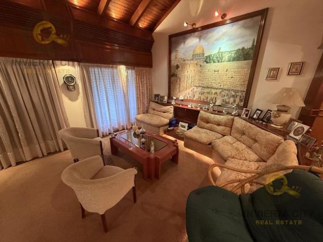 Imponente casa esquina en Cofico en venta y alquiler Apta uso Comercial