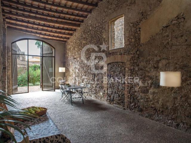 Imponente finca señorial del Siglo Xvi. Una joya histórica. 0m² Vilamacolum