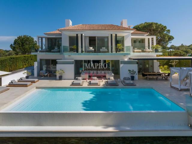 Espetacular Moradia Modernizada com Vista Golfe 708m² Almancil