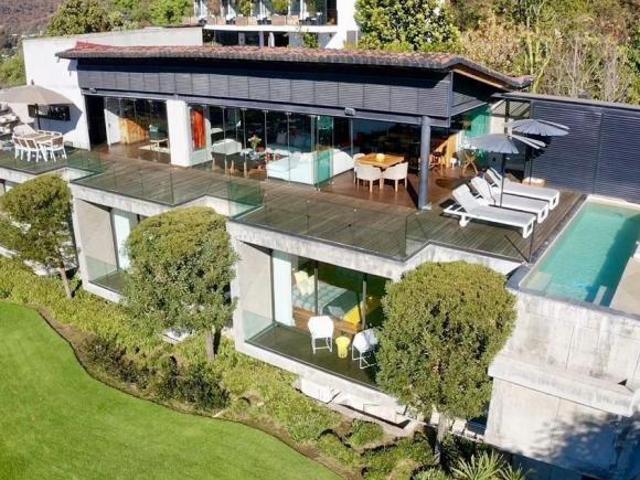 Imponente residencia inteligente con vista al lago