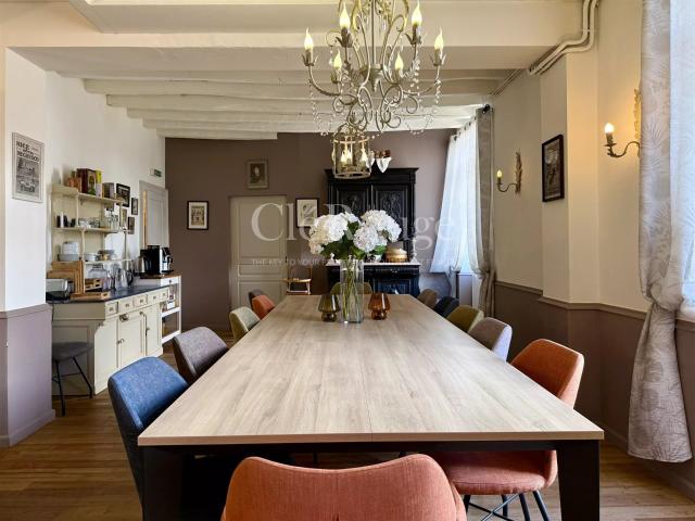 Imposante maison de village aux volumes exceptionnels avec f. 426m² Meilhan Sur Garonne