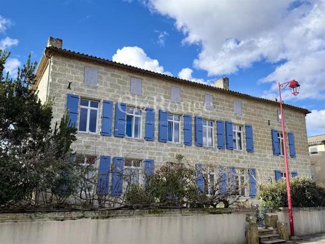 Imposante maison de village aux volumes exceptionnels avec f. 426m² Marmande