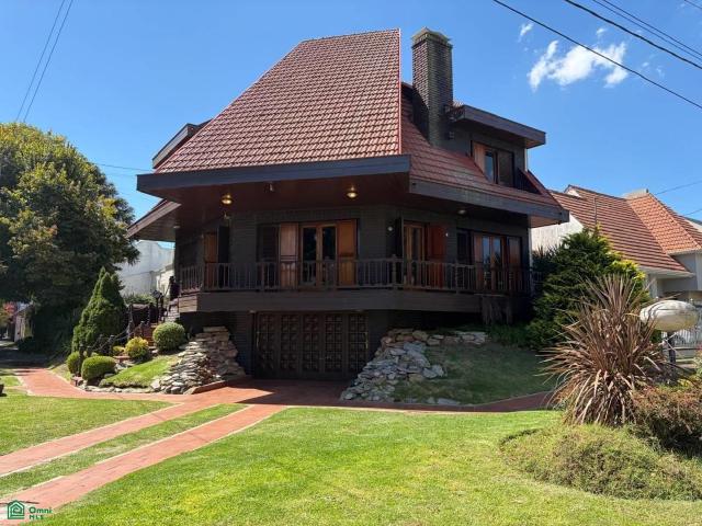 Important rental house in Barrio San Carlos