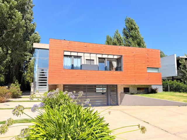 Importante Chalet sobre Lote de 936m2 Rumenco