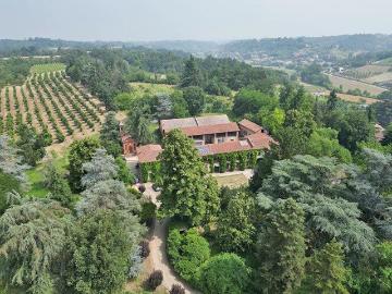 Importante tenuta nel Monferrato con oltre 27 ha di terreno 3176m² Asti
