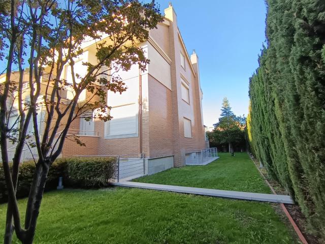 Impresionante Adosado en Las Villas Sta Ana, Valladolid por €2540