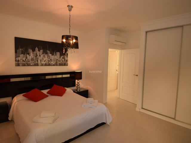 Impresionante apartamento con vistas al mar en La Fustera, B. 99m² Benissa