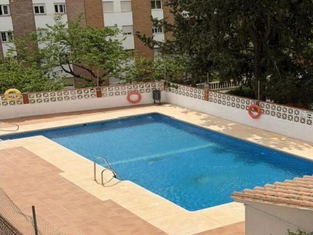 Impresionante apartamento de 2 habitaciones, totalmente renovado En pleno corazón de Arroyo de la