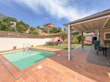Impresionante Casa con magnifica ZONA EXTERIOR con PISCINA en Castellbisbal