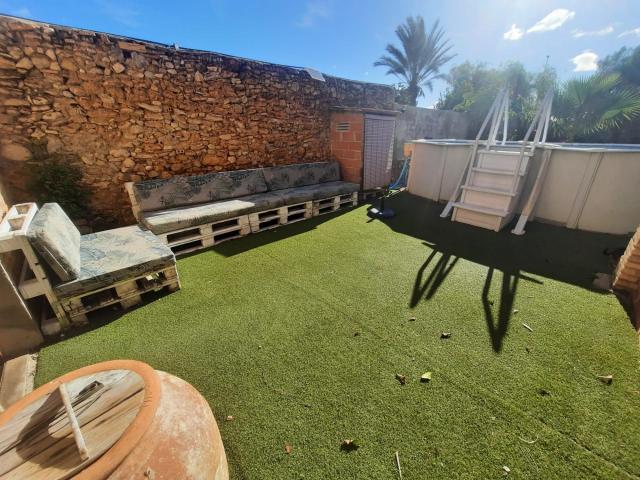¡Impresionante Casa en Alcantara del Xuquer: Espacio y Comodidad!