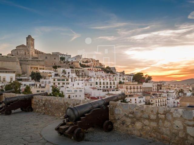 Impresionante casa en Dalt Vila con únicas vistas al puerto. 170m² Ibiza